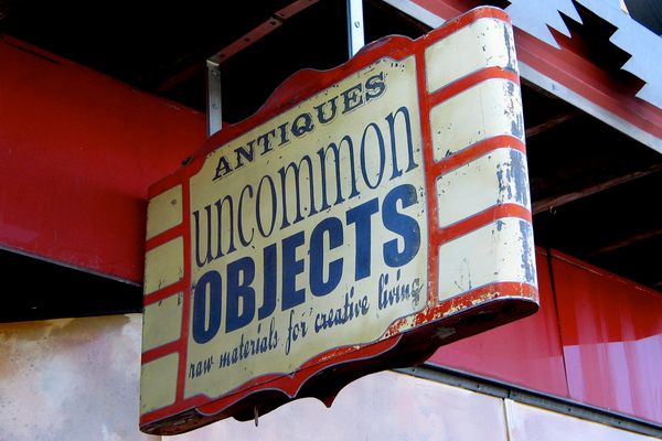 Uncommon Objects sign